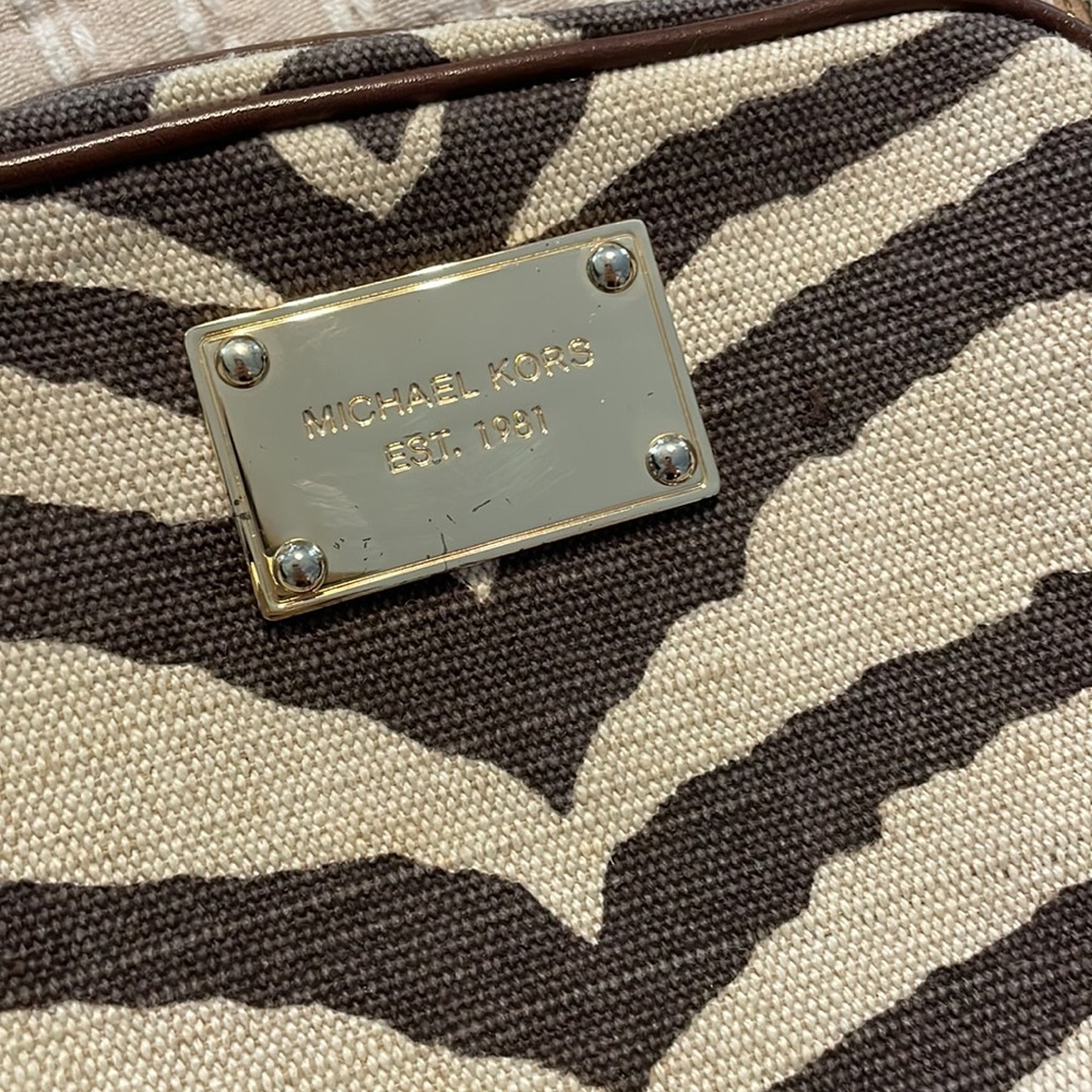 Authentic Michael Kors cross body - Picture 7 of 7